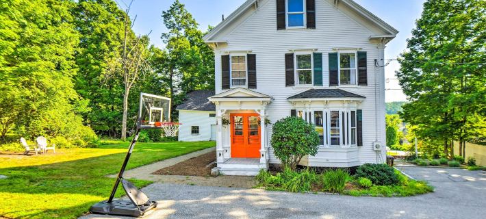 Hot Tub + Walk to Lakeside Dining: Meredith Home! Hotels in Belknap County