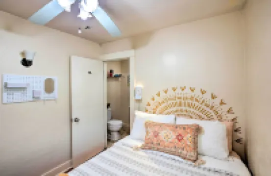 7 ไมล์ถึงดาวน์ทาวน์: บังกะโลลองบีช พร้อมชานบ้าน!