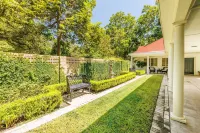 Belle Oaks Inn
