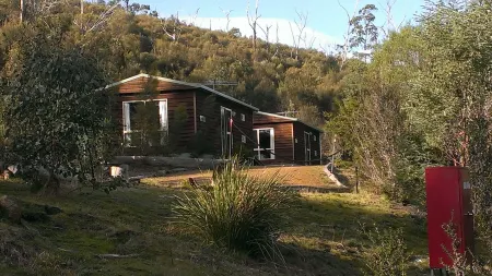 Hobart Bush Cabins Отели в г. Dennes Point