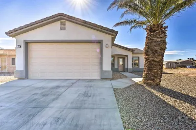Pet-Friendly Retreat - 1 Block to Colorado River! Hotels in Bullhead City