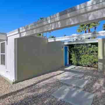 Authentic Palm Springs / Secluded Pool & Spa Hotel Exterior