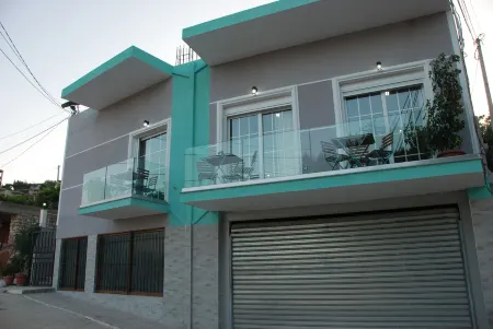 Crown Deluxe Apartments Отели рядом с достопримечательностью «Mango Beach»