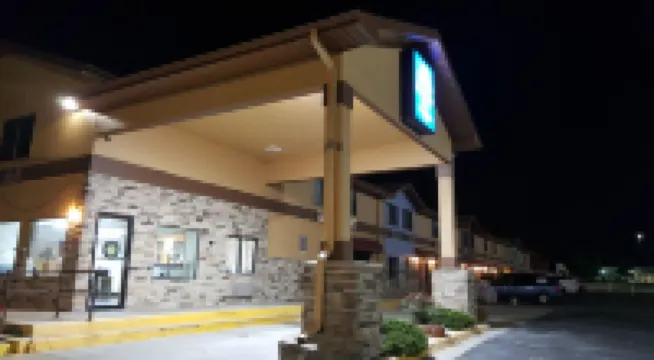 Americas Best Value Inn and Suites Harrisonville
