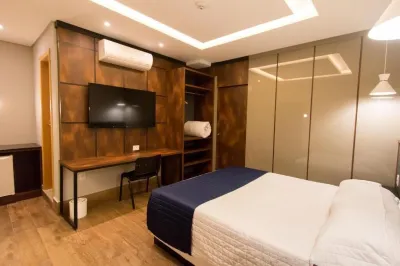 Adria Premium Hotel Các khách sạn gần Visconde de Guarapuava Municipal Museum