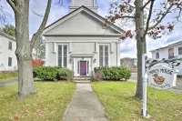 Lisle Apt: Fireplace & Stained Glass Windows! - Pools
