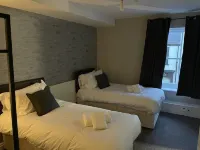 St Ives Hotels in Skewen