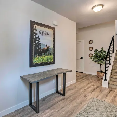 Inviting Hideout Townhome w/ Balcony & Lake Views!
