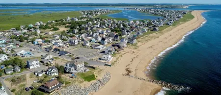 Mainsail Motel & Cottages