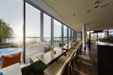 Resort Mark Brandenburg & Fontane Therme Отели в г. Нойруппин