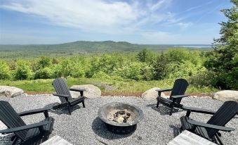 Sebago Sunrise Limit 8 3 Bedroom Villa by RedAwning