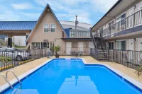 University Inn and Suites Eugene - Kolam Renang