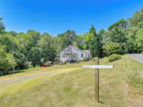 Family Fancy Gap Cottage w/ Deck - Pets Welcome! Hotels in Laurel Fork