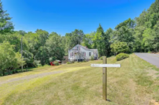 Family Fancy Gap Cottage w/ Deck - Pets Welcome!