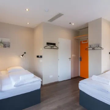 Minimino Hotel Отели рядом с достопримечательностью «Синагога Пинкас»