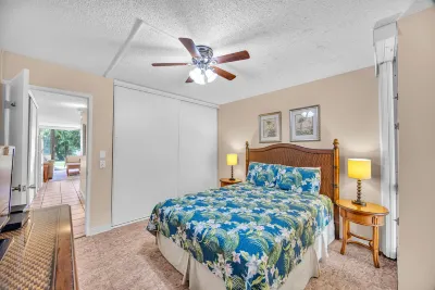 Ground Floor Condo Walking Distance to Beach Hotels near Kalepolepo Beach Park