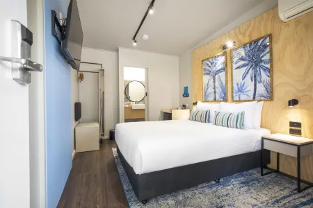 Nightcap at Marine Hotel Cardwell