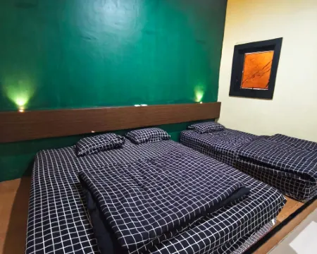 Ohana Homestay & Kost 杜邁酒店