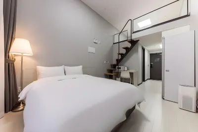 Naju Duplex Residence Hotel فنادق في 