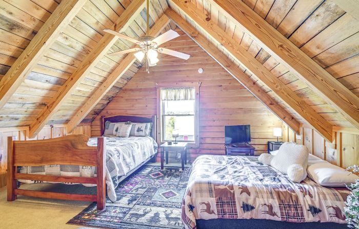 2 Mi to Mabry Mill: Mtn-view Cabin w/ Porch!
