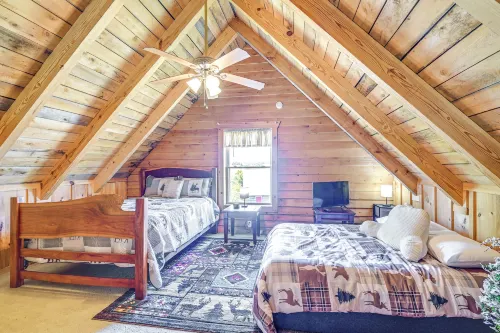 2 Mi to Mabry Mill: Mtn-view Cabin w/ Porch! - Homestays