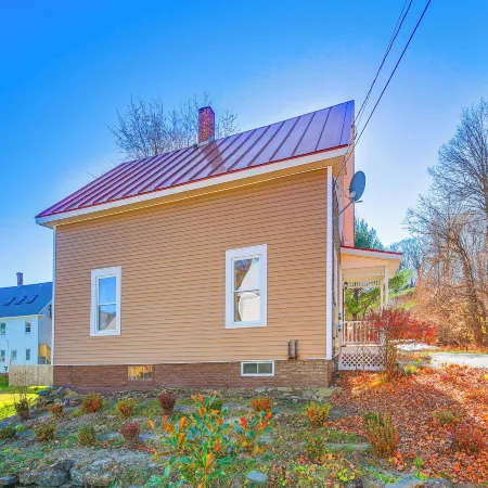 18 Mi to Skiing: Colorful Home in Springfield!