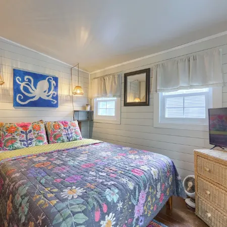 Lakefront Cottage on Moon Lake
