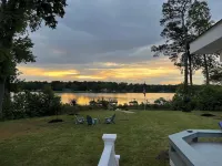 Bluebell Cottage!  Waterfront, Boat Dock in Gloucester VA. Handicap accessible!