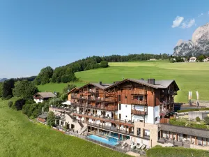 Hotel Emmy - Five Elements