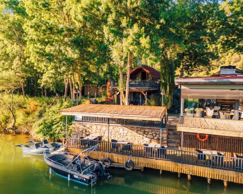 Antik River House โรงแรมในซิลี