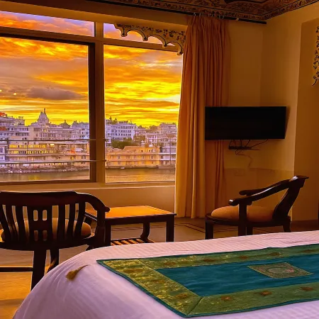 Thamla Haveli - Heritage Lake View Hotel