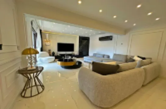 6-room Villa with Private Pool and Garden