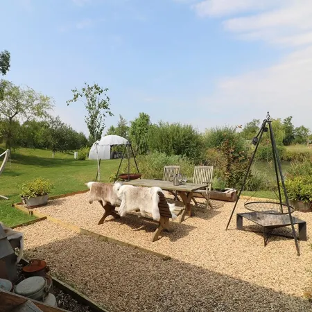 Shepherd's Hut- Hot Tub- Wellness Spa- Wood Burner
