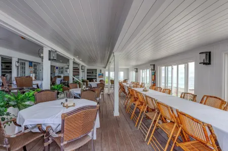 The Abaco Inn Отели в г. Элбоу Кей