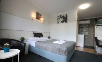 Pelicans Motel San Remo