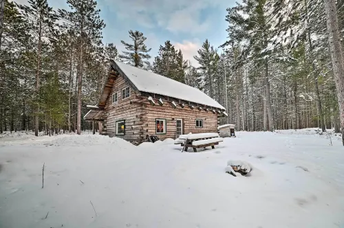 Secluded Vanderbilt Cabin, 9 Mi to Treetops! - Pet friendly
