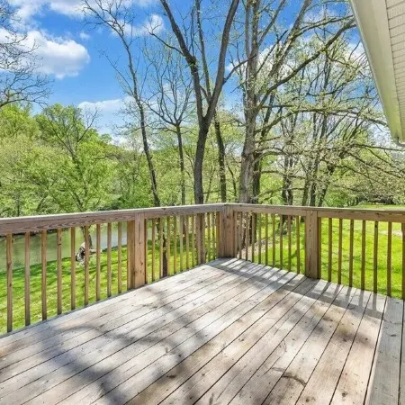 Charming 2-bedroom house with AC, WiFi in tranquil Eagle Rock Отели в г. Ботетот