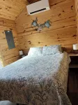 Cozy Cabins-Pet friendly, newly renovated, WiFi, kitchen, 2 bedroom