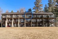 FLATHEAD LAKE WATERFRONT STUDIO RETREAT!!! WITH BOAT OPTION