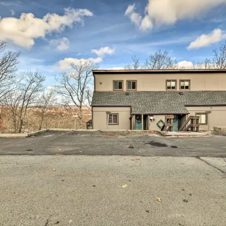 Cozy Camelback, Pocono Retreat w/ Mountain Views!