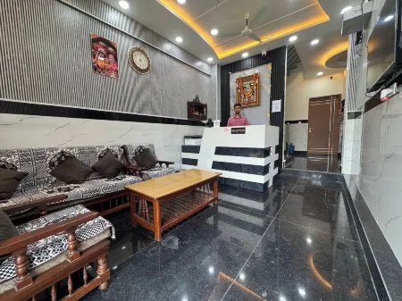 Satya Nikunj INN Отели рядом с достопримечательностью «Sri Radhavallabh Vrindavan Temple»