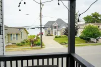 2nd Floor Lakeview 2-Bedroom Condo in Geneva U4