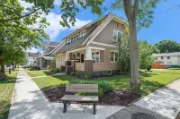 4 Beds, 4 bathrooms! 1 block to town shops, bars, bowling, canoeing, and parks!