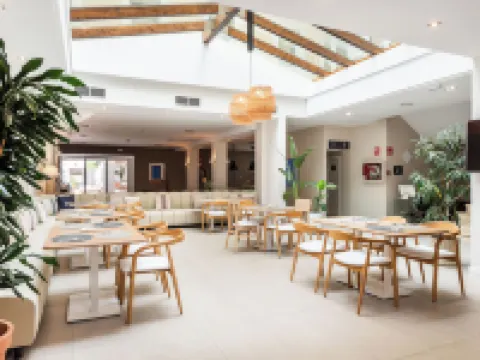Hotel Patricia Menorca シウタデリャのホテル