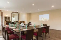 The Originals City, le Relais des Carnutes Brezolles Verneuil Sur Avre - parking