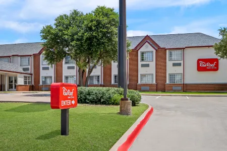 Red Roof Inn & Suites Euless - DFW Airport Southwest