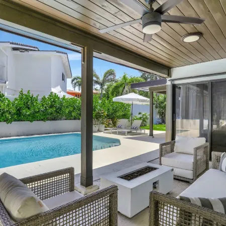 Ocean Breeze Villa 3 Bdr, Pool