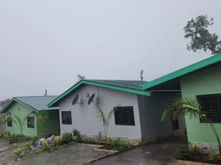 Tetra Jungle Lodge Отели в г. Larteh