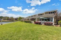 Lake Conroe Waterfront Updated 3Br Condo with Pools, Paddle Boards & Views