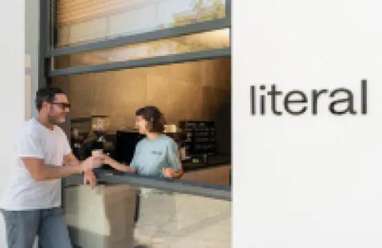 โรงแรม ลิทเทอรัล